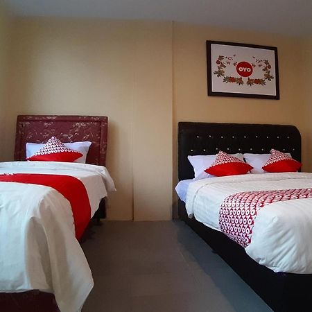 Oyo 1053 Angelyn Home Stay Medan Eksteriør bilde