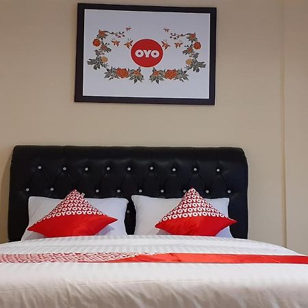 Oyo 1053 Angelyn Home Stay Medan Eksteriør bilde