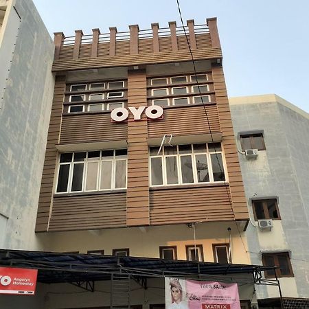 Oyo 1053 Angelyn Home Stay Medan Eksteriør bilde