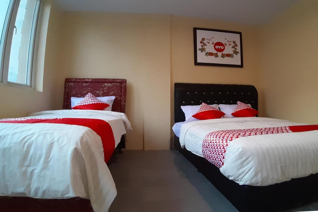 Oyo 1053 Angelyn Home Stay Medan Eksteriør bilde