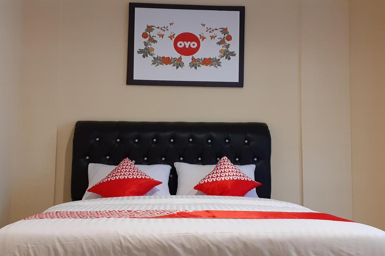 Oyo 1053 Angelyn Home Stay Medan Eksteriør bilde