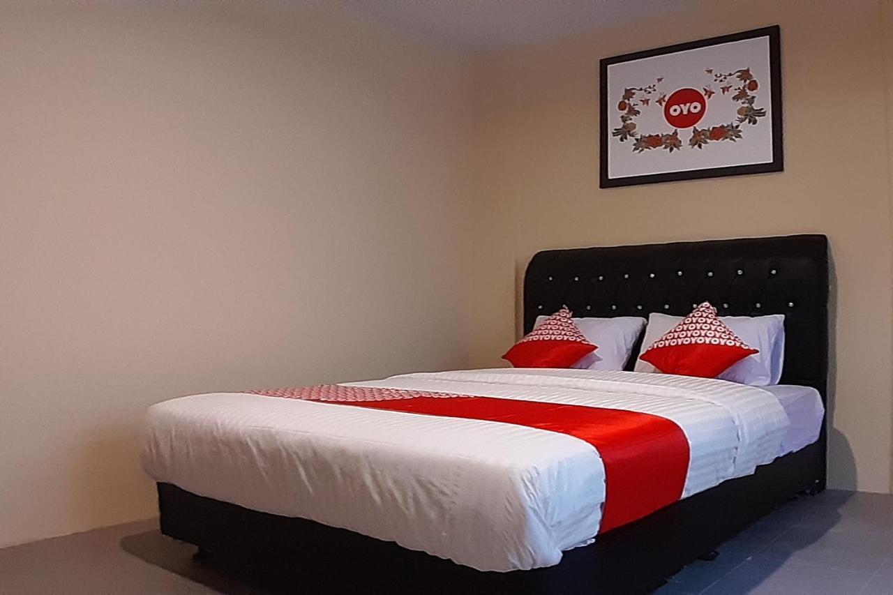 Oyo 1053 Angelyn Home Stay Medan Eksteriør bilde