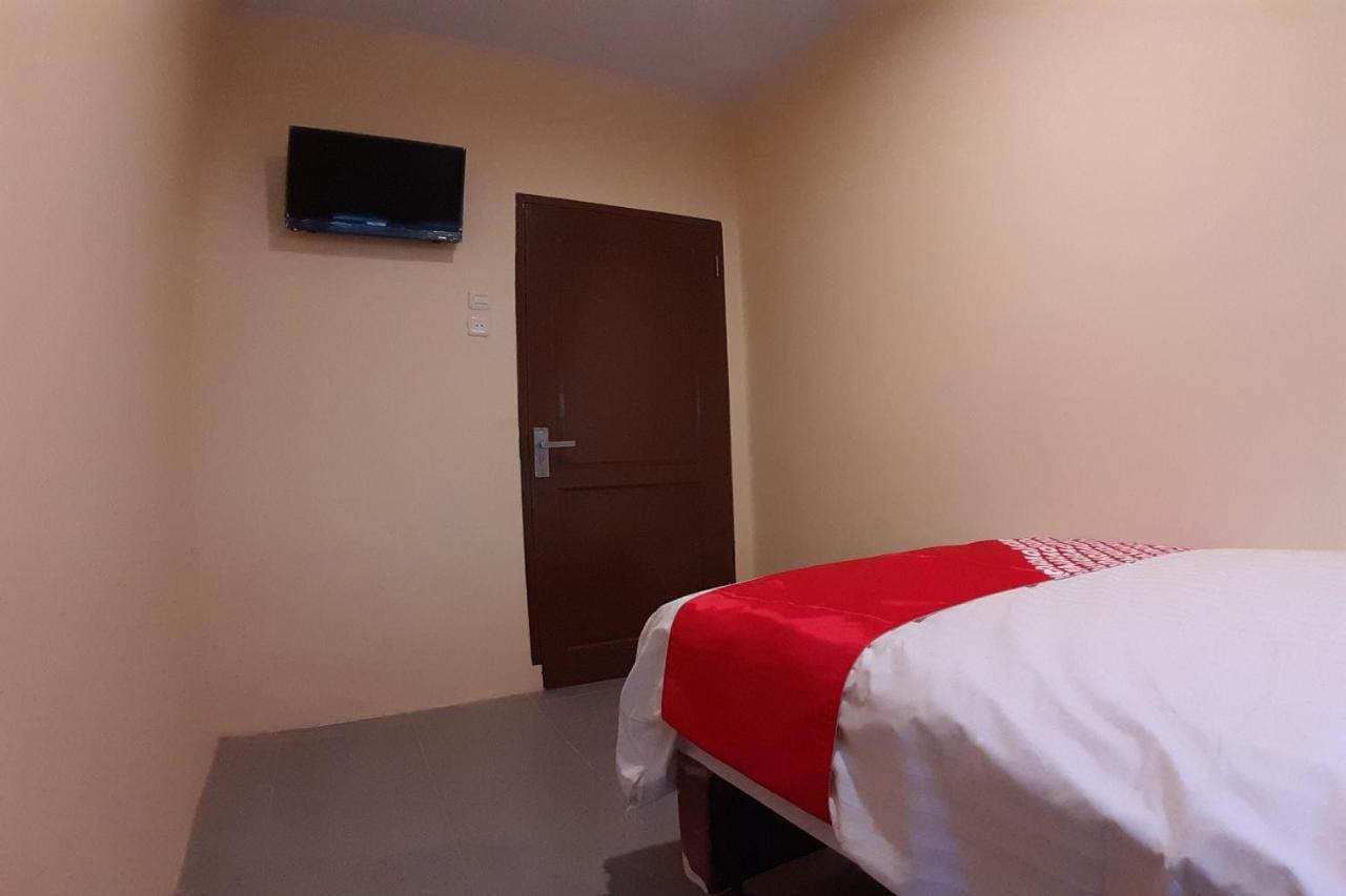 Oyo 1053 Angelyn Home Stay Medan Eksteriør bilde