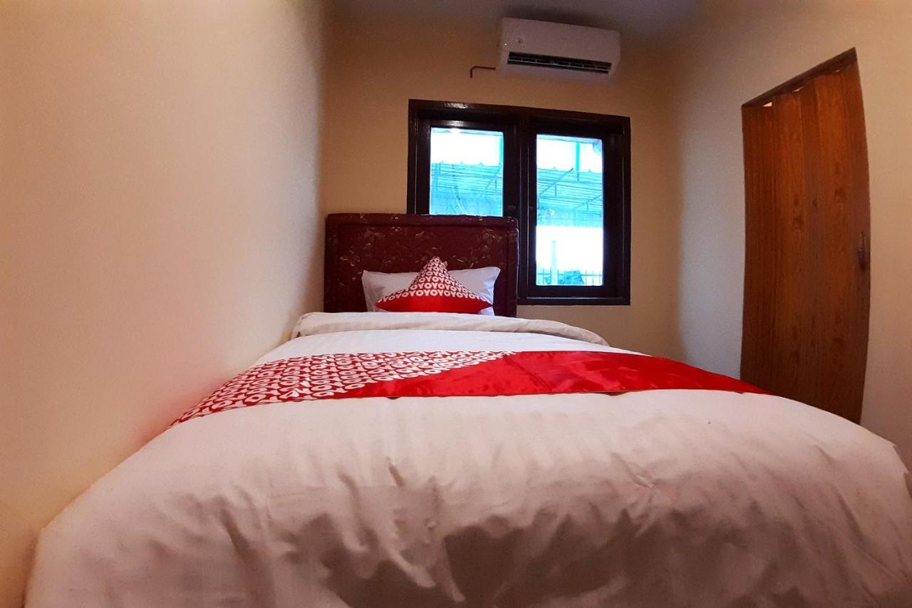 Oyo 1053 Angelyn Home Stay Medan Eksteriør bilde