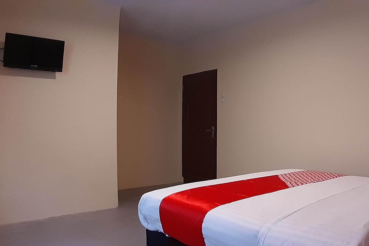Oyo 1053 Angelyn Home Stay Medan Eksteriør bilde