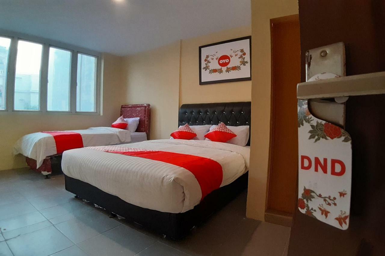 Oyo 1053 Angelyn Home Stay Medan Eksteriør bilde