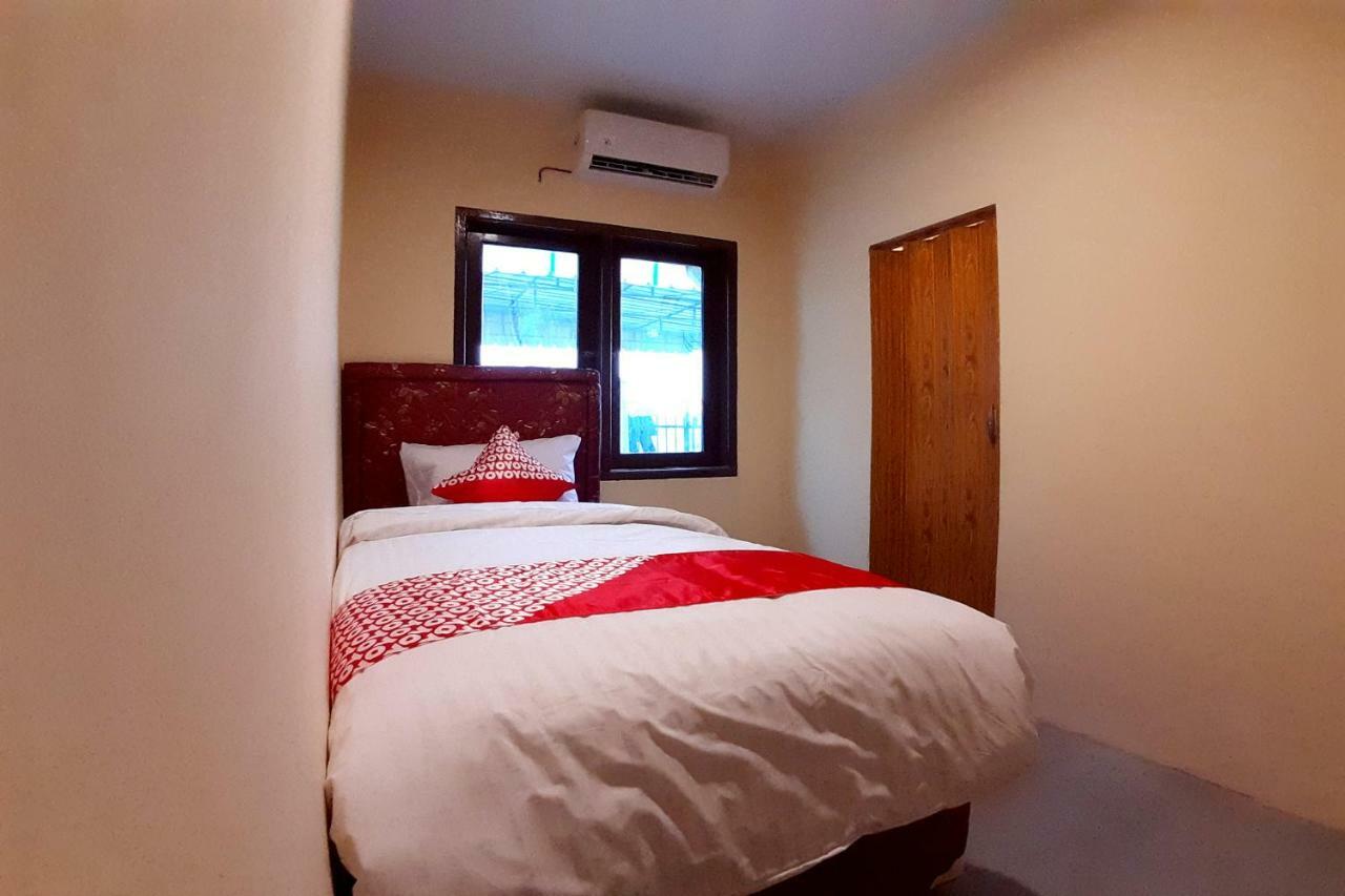 Oyo 1053 Angelyn Home Stay Medan Eksteriør bilde