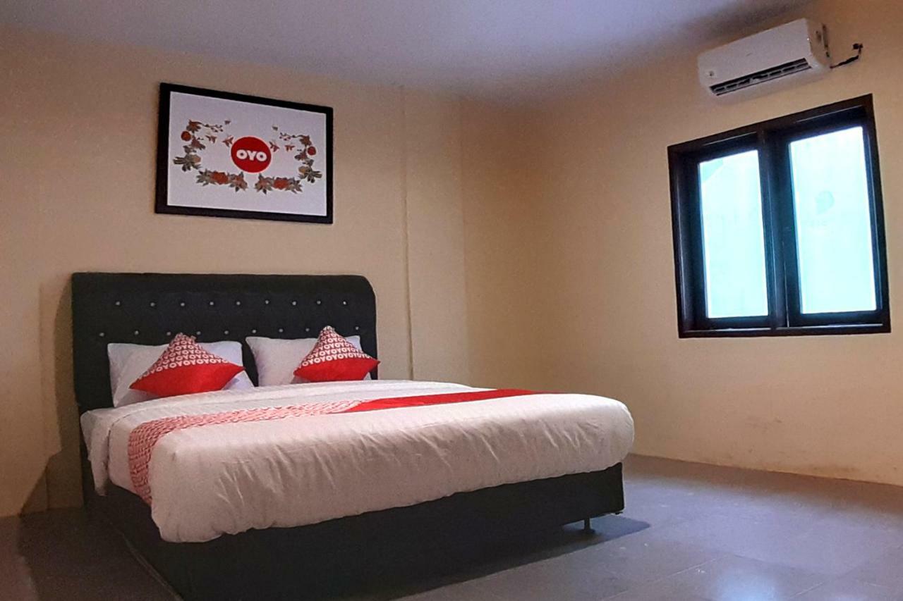 Oyo 1053 Angelyn Home Stay Medan Eksteriør bilde