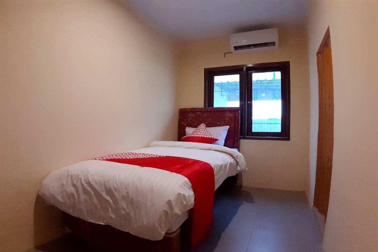 Oyo 1053 Angelyn Home Stay Medan Eksteriør bilde