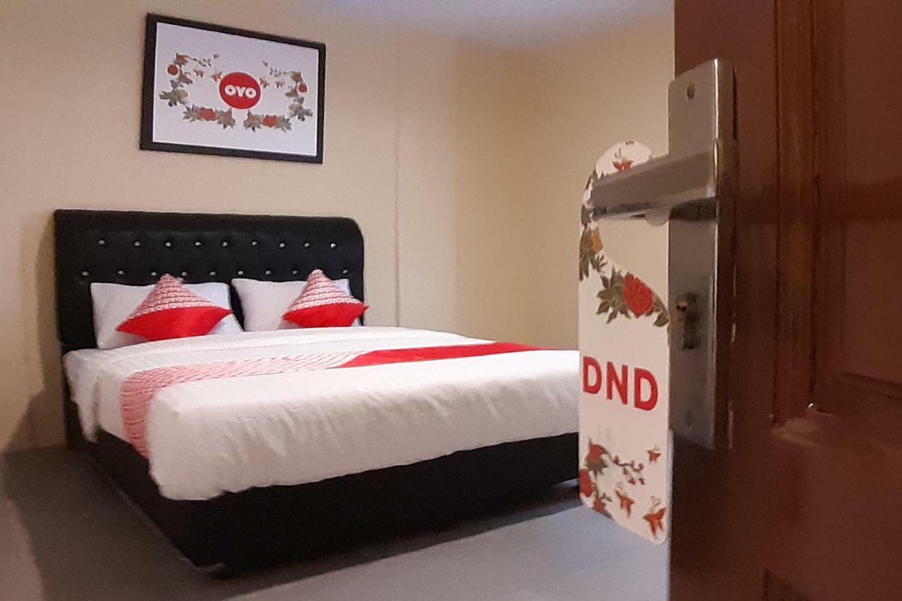 Oyo 1053 Angelyn Home Stay Medan Eksteriør bilde
