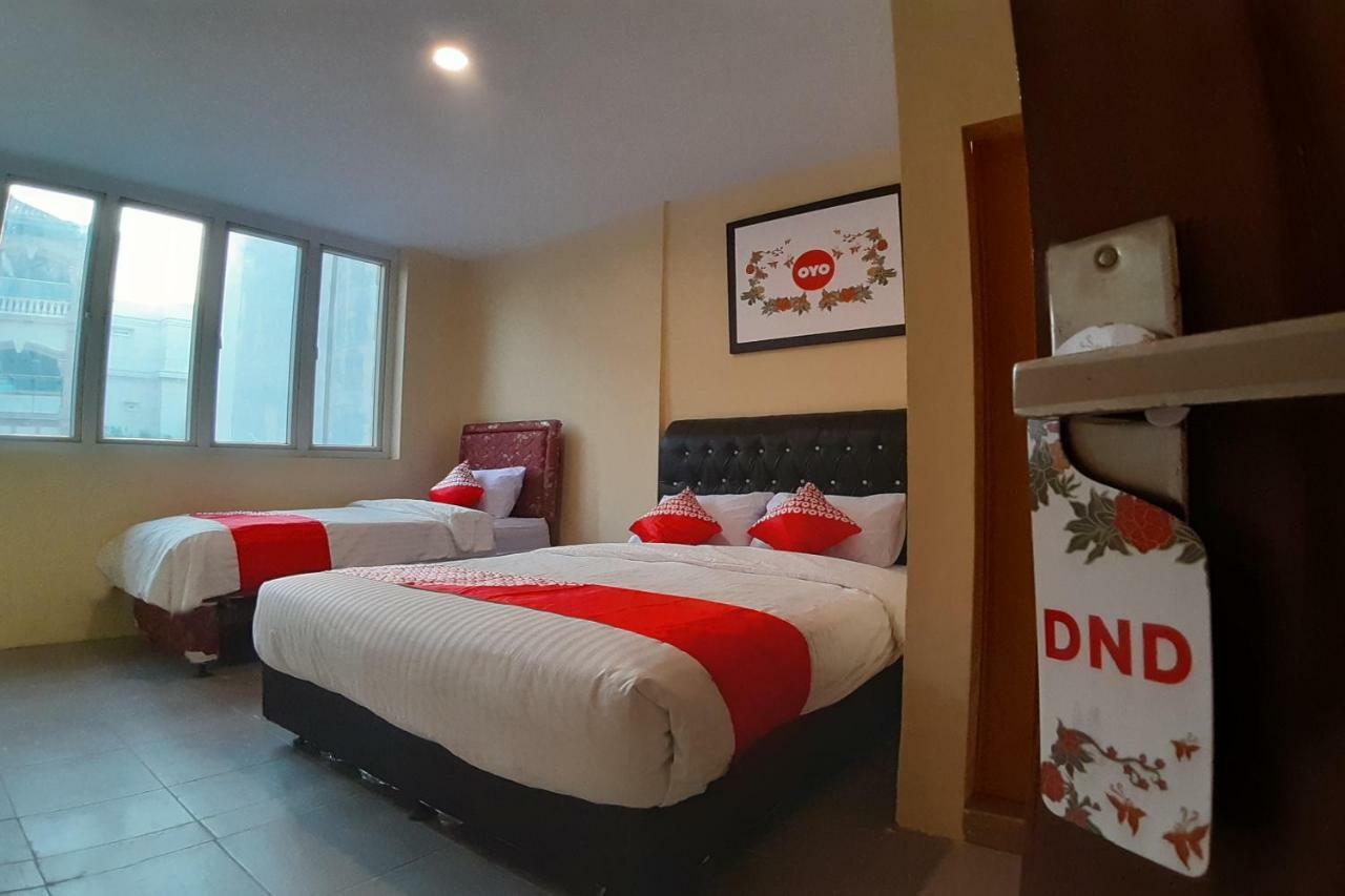 Oyo 1053 Angelyn Home Stay Medan Eksteriør bilde