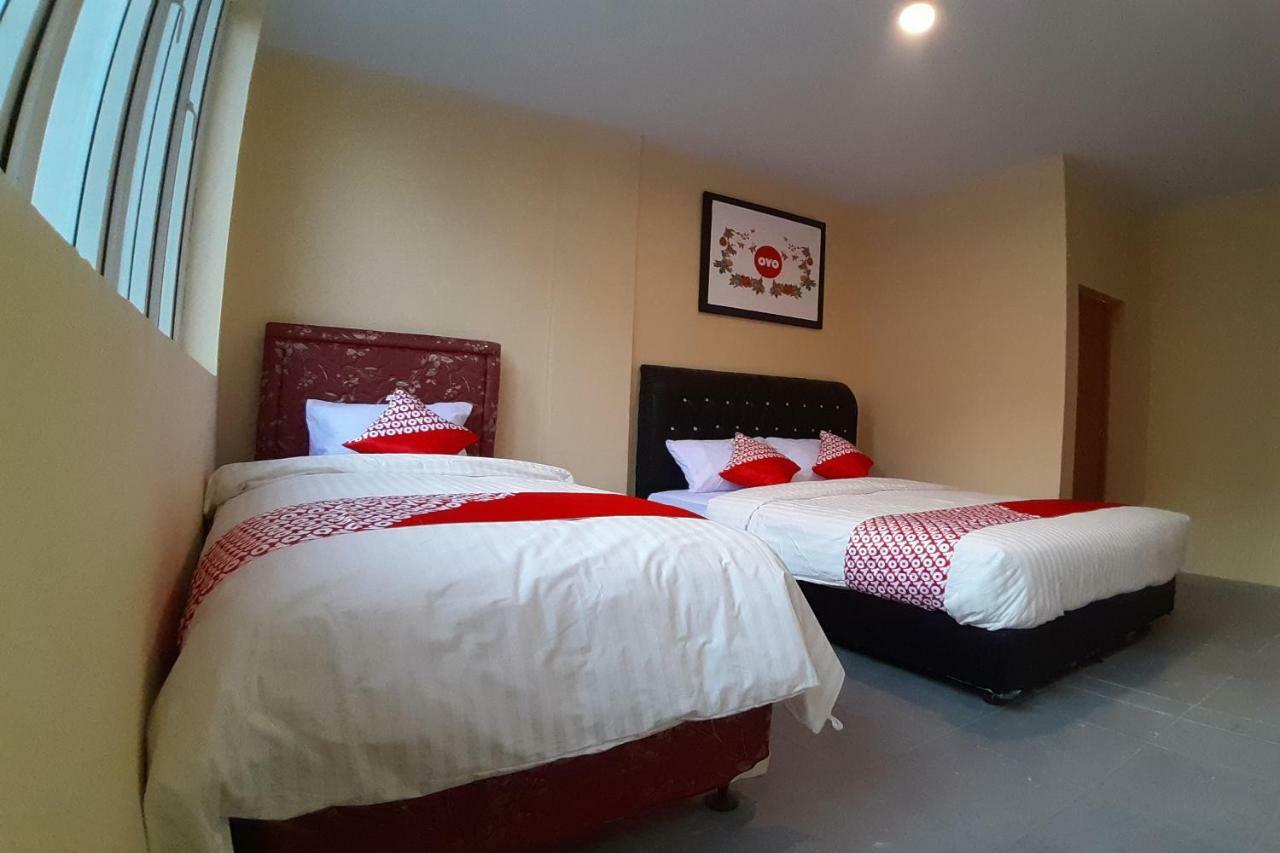 Oyo 1053 Angelyn Home Stay Medan Eksteriør bilde